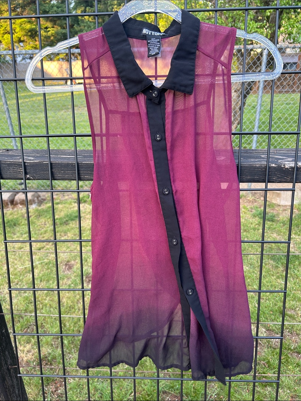 Hot Topic Ombre Sleeveless Button-Up Top - Magenta and Black